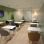 Air Habitaciones Madrid Airport by Premium Traveller