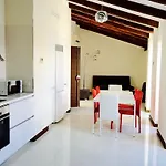 Roisa Suites