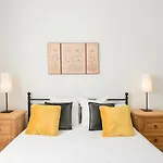 Antiques Market - Apartamento De 3 Dormitorios Con Parking