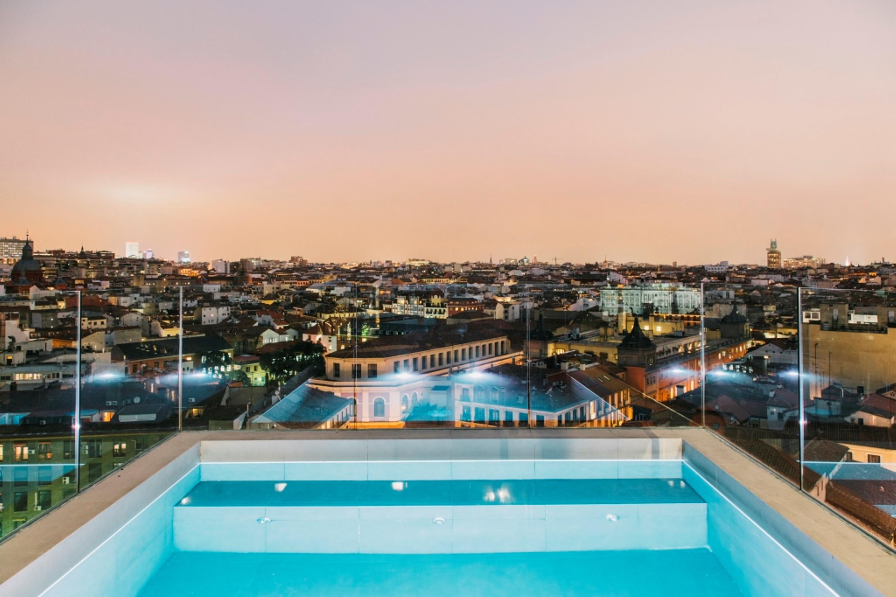 Dear Hotel