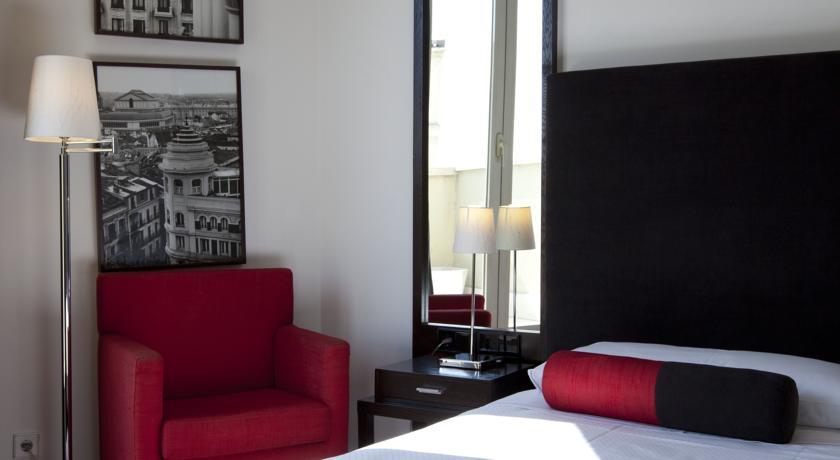 Hotel Quatro Puerta Del Sol 4*
