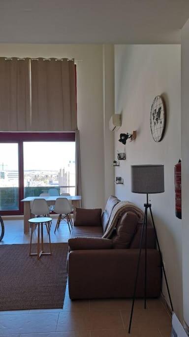 Apartamento Acogedor Loftcon Garaje A 10min Del Aeropuerto E Ifema