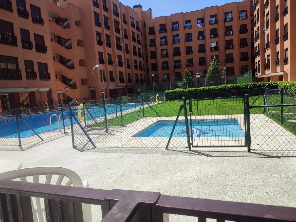 Con Aire Acondicionado Y Piscina En Mercedes, Cerca Del Plenilunio Y Del Aeropuerto * Madrid