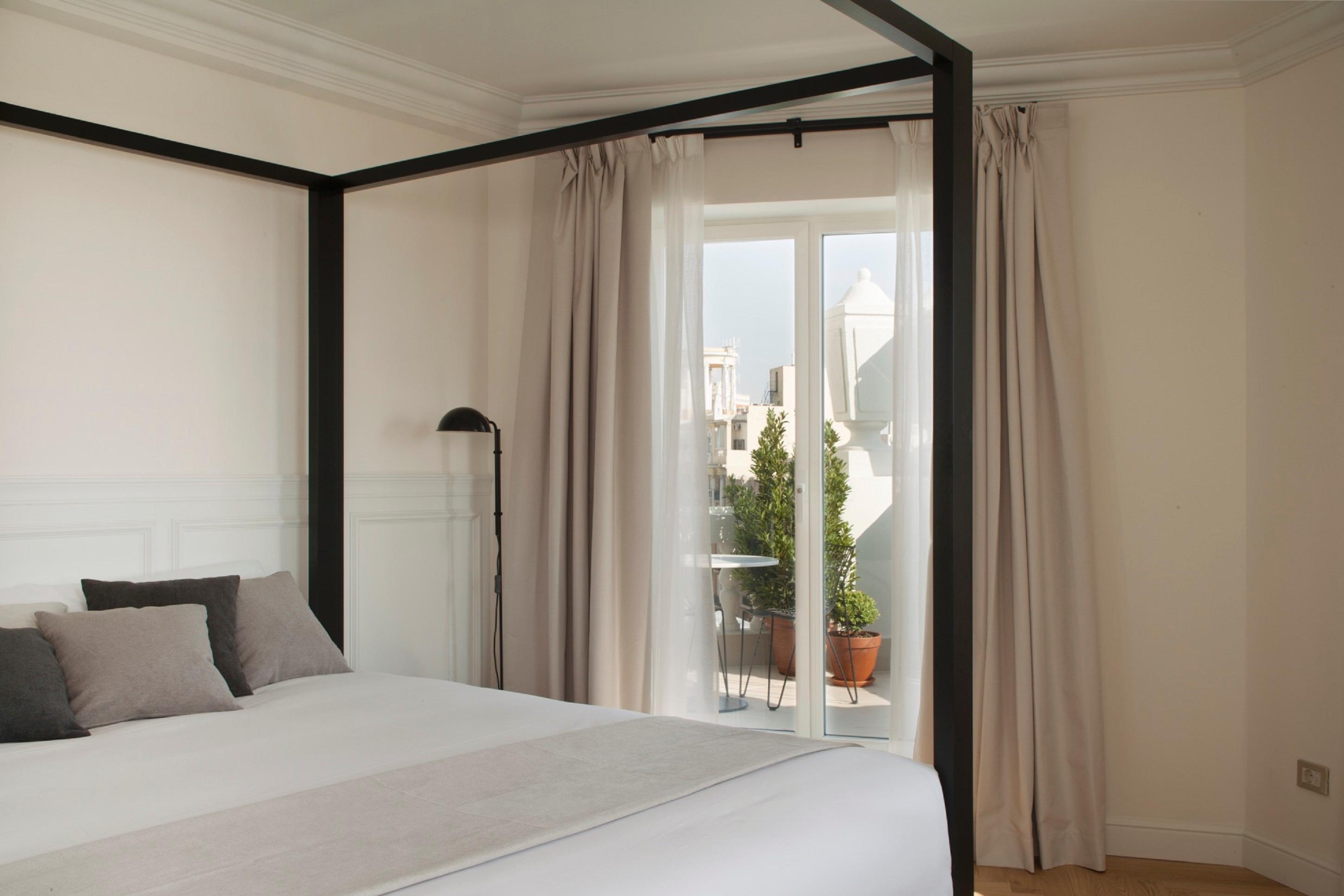 Dear Hotel