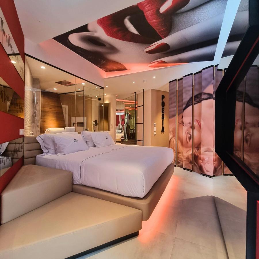 Avenue - Lovely Hotel del amor