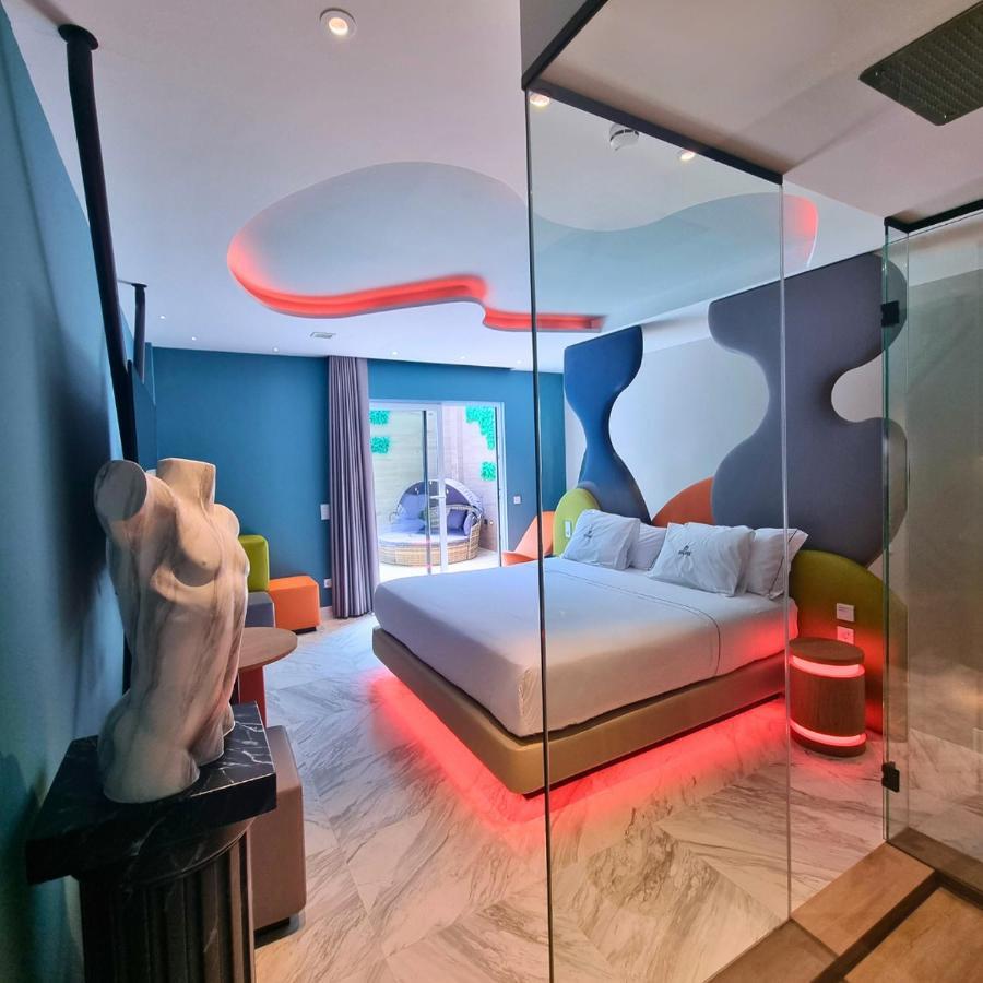 Avenue - Lovely Hotel del amor