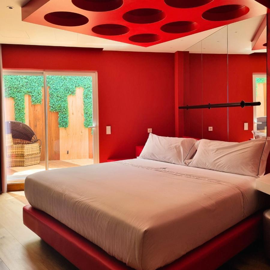 Avenue - Lovely Hotel del amor