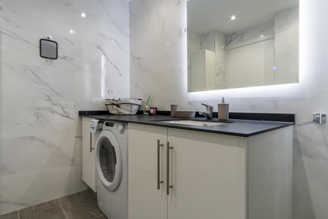 Brigth- Pool Parking-1bd 1bth-prado