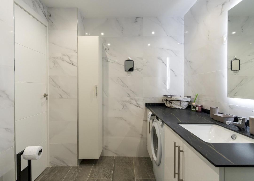 Brigth- Pool Parking-1bd 1bth-prado