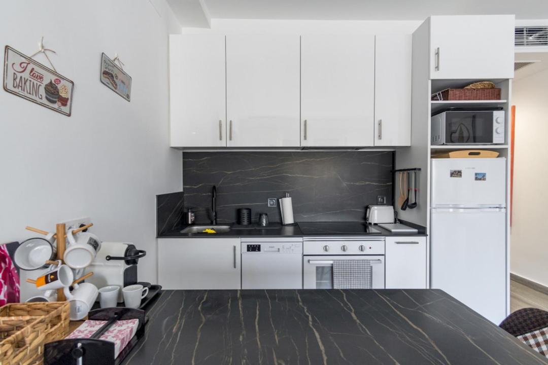Brigth- Pool Parking-1bd 1bth-prado *