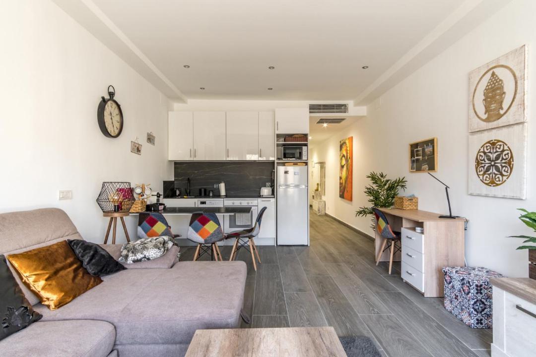 Brigth- Pool Parking-1bd 1bth-prado Apartamento *