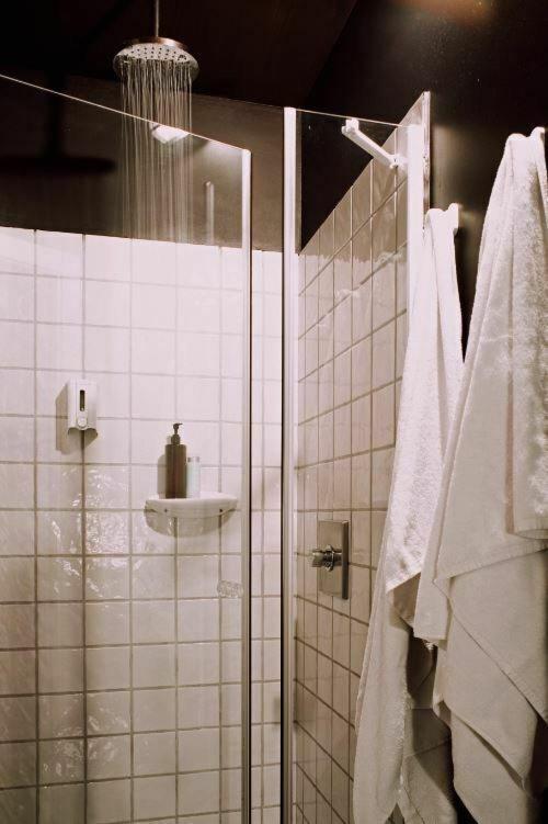 Room00 Ventura Hostal *