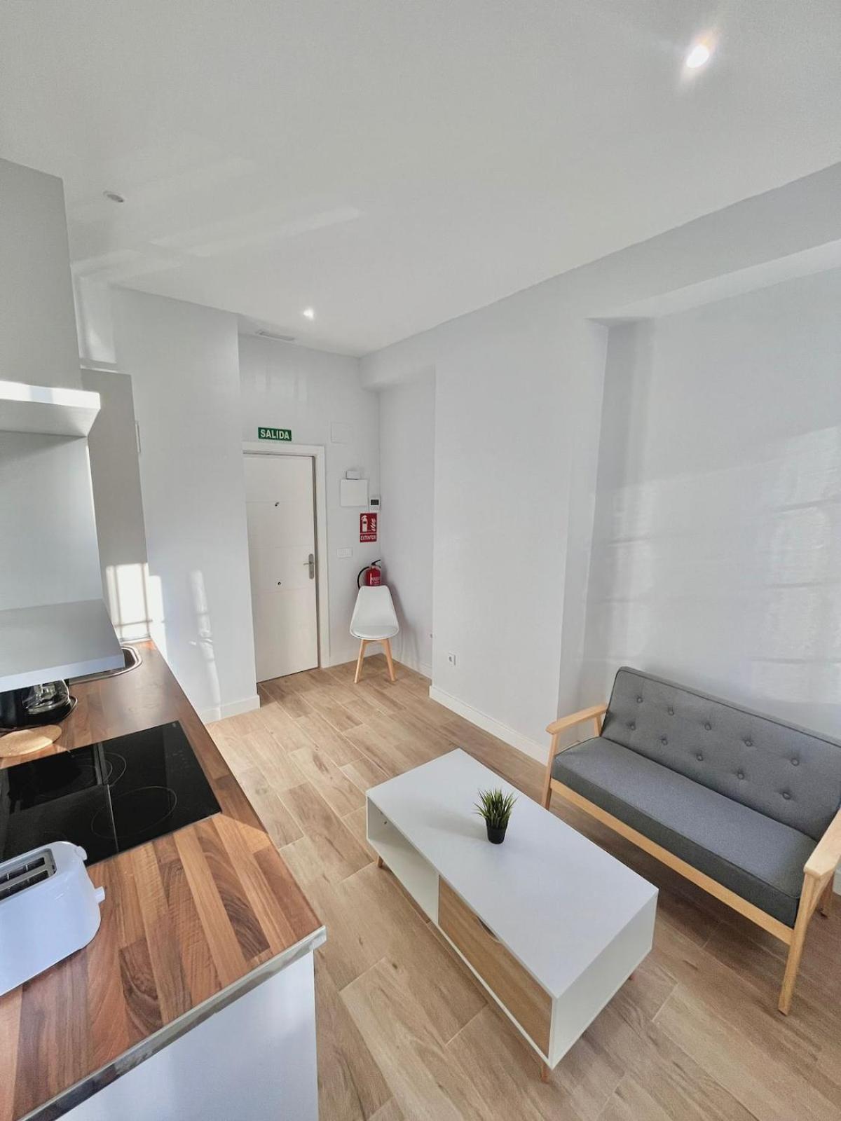 Relajate Y Conectate En Un Espacio Moderno Cerca De Ifema Apartamento *