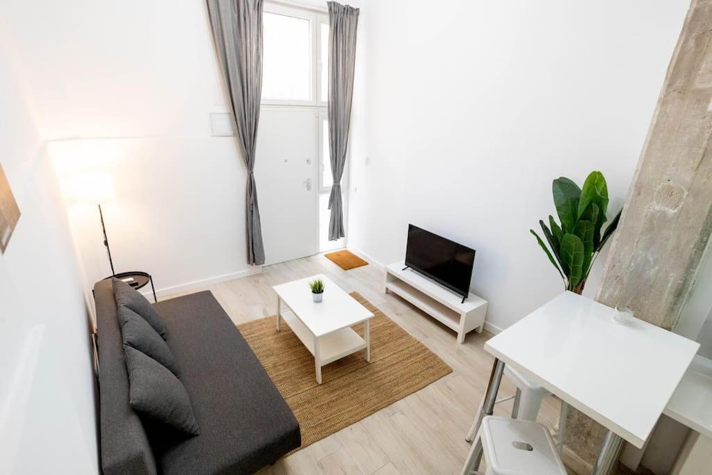 Apartamento Loft Reformado En Marques De Vadillo Con Patio Privado *