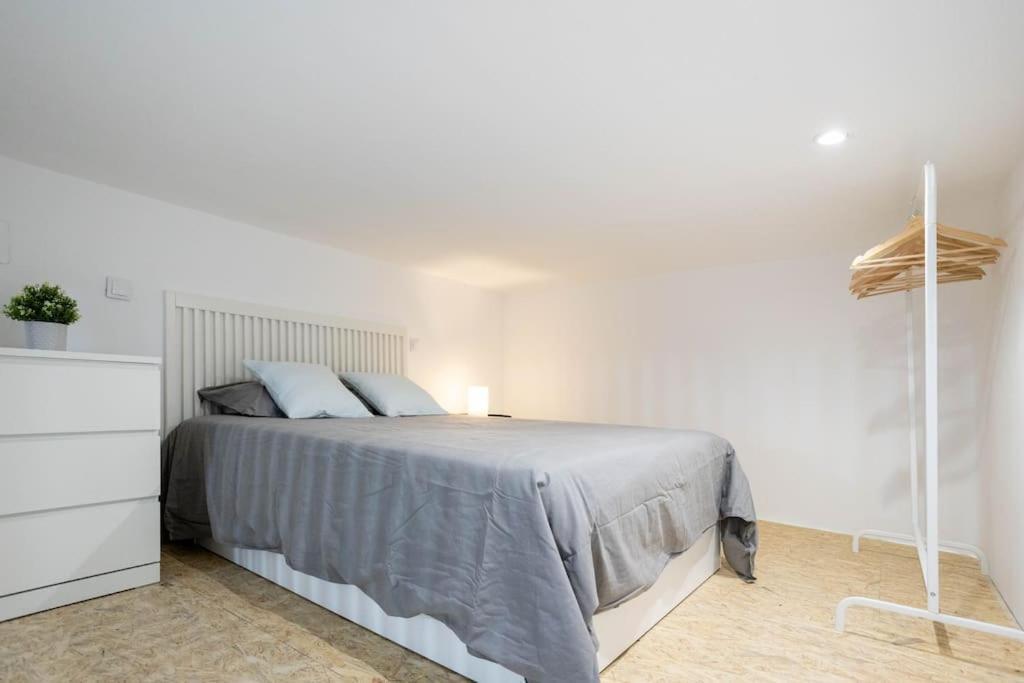 Apartamento Loft Reformado En Marques De Vadillo Con Patio Privado *
