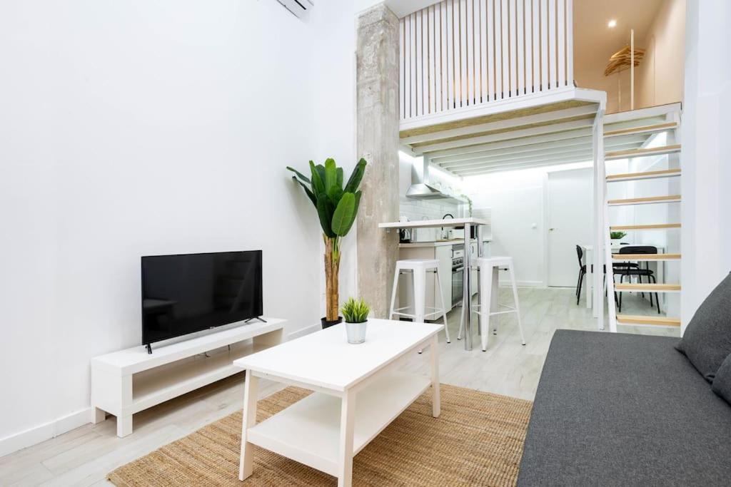 Apartamento Loft Reformado En Marques De Vadillo Con Patio Privado *