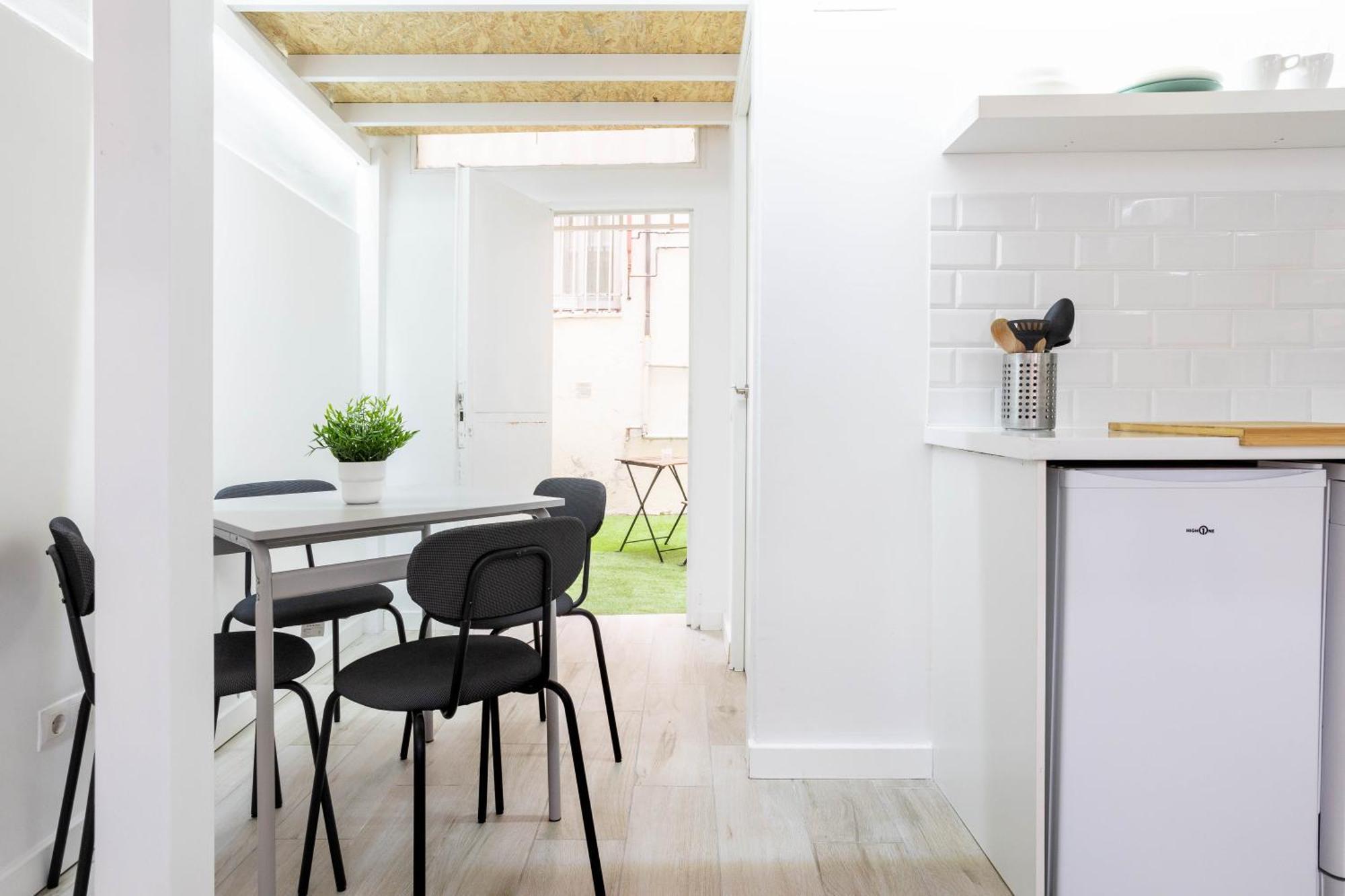 Apartamento Loft Reformado En Marques De Vadillo Con Patio Privado
