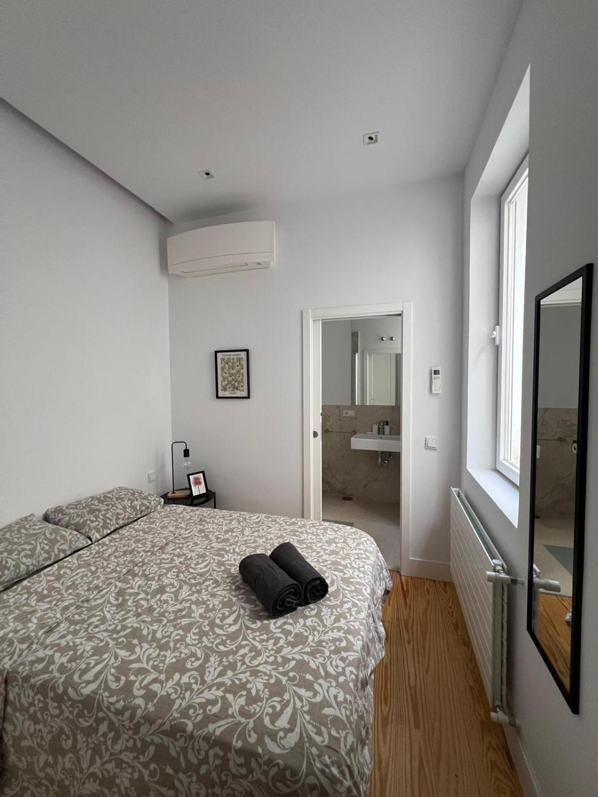 Private In Magdalena Street Hostal Madrid