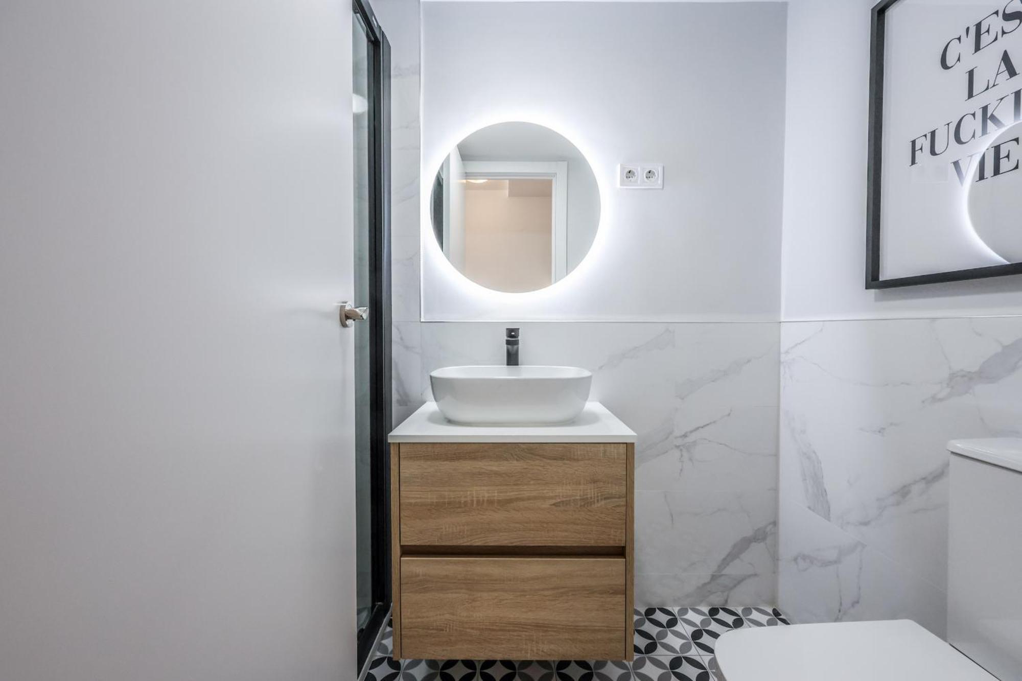 Apartamento Atico Reformado Con Terraza En Tirso De Molina 4 Personas Alquiler Temporal *
