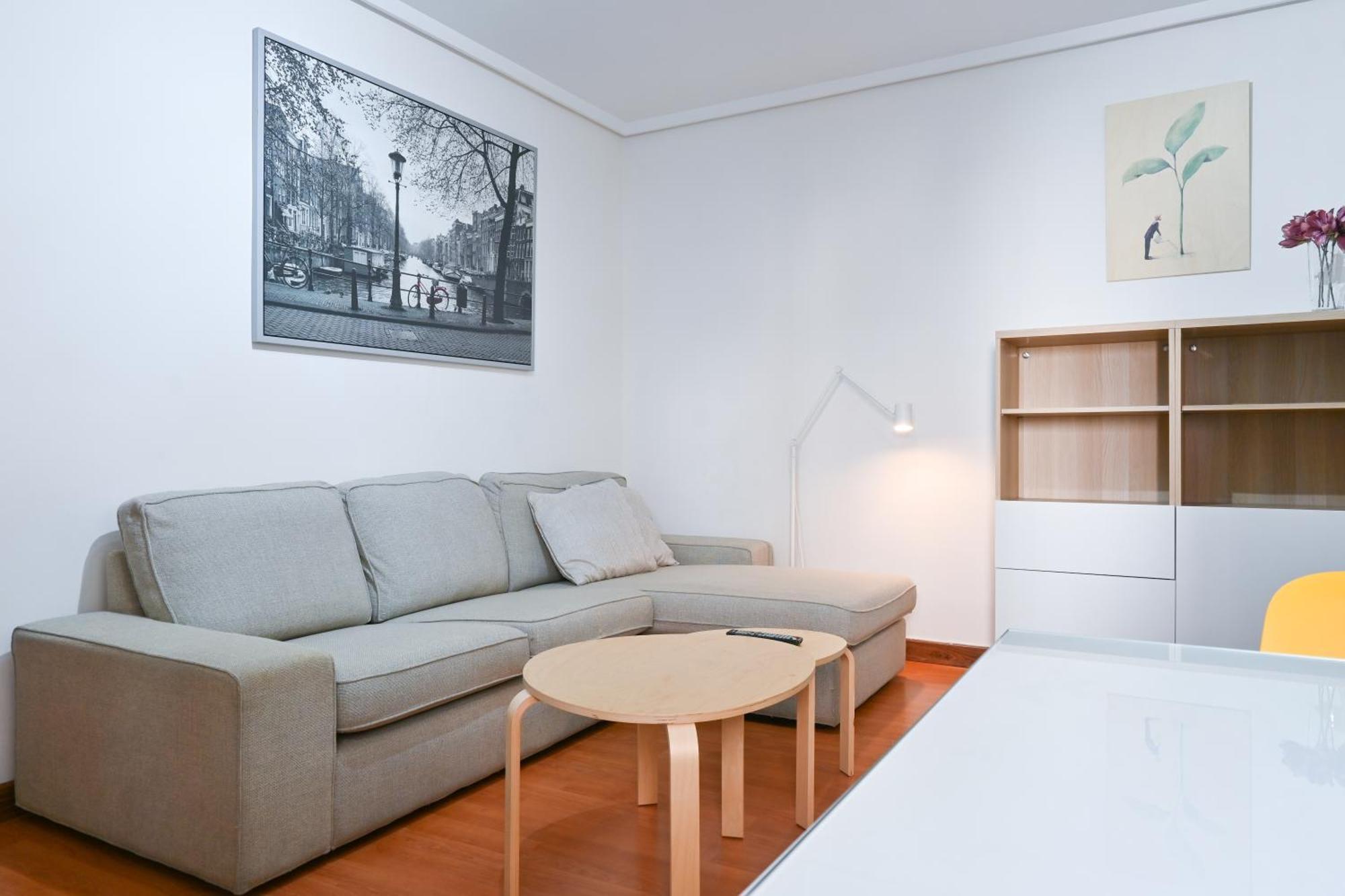 Apartamento For Acogedora Vivienda Temporal De 2 En Chamberi Eca10 Madrid