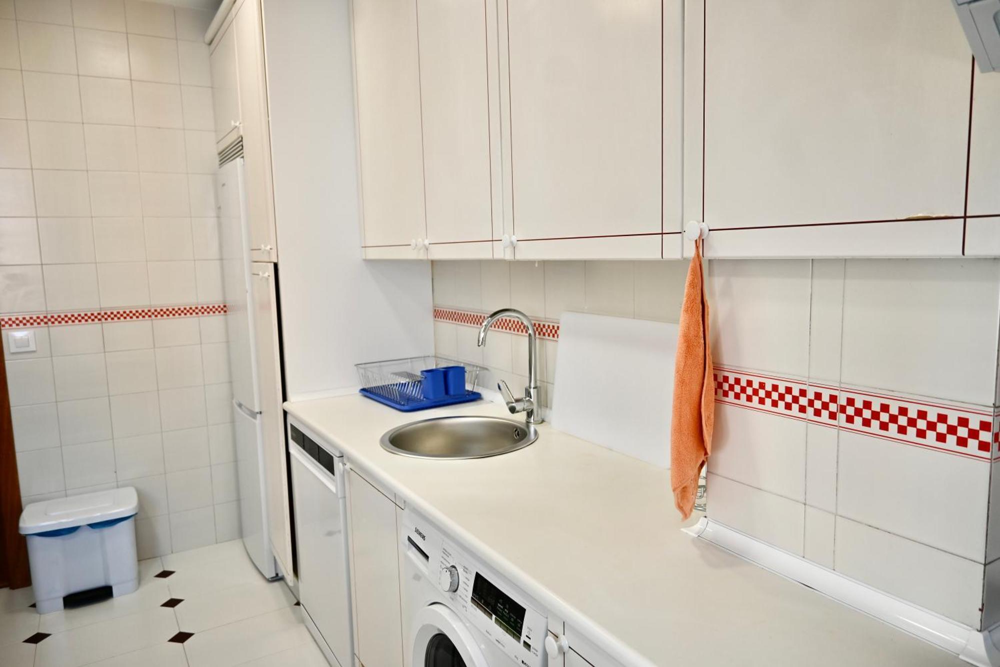 Apartment For Vivienda Temporal De Cuatro En Arganzuela Man102 Madrid