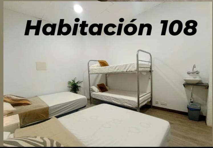 Alexa Host Vallecas Hostal *