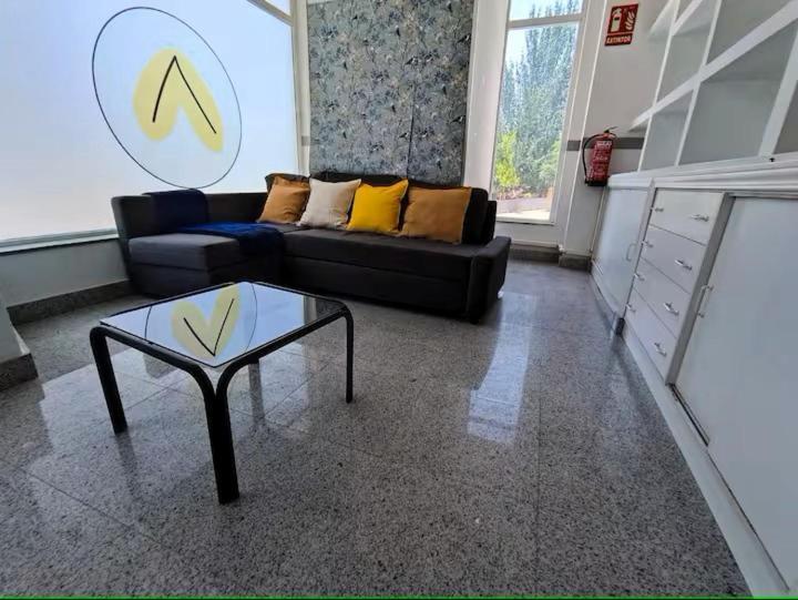 Alexa Host Vallecas Hostal *