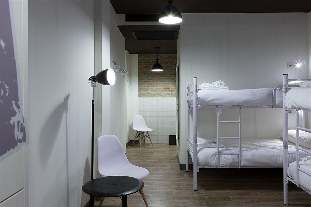 Hostal Room00 Ventura Madrid