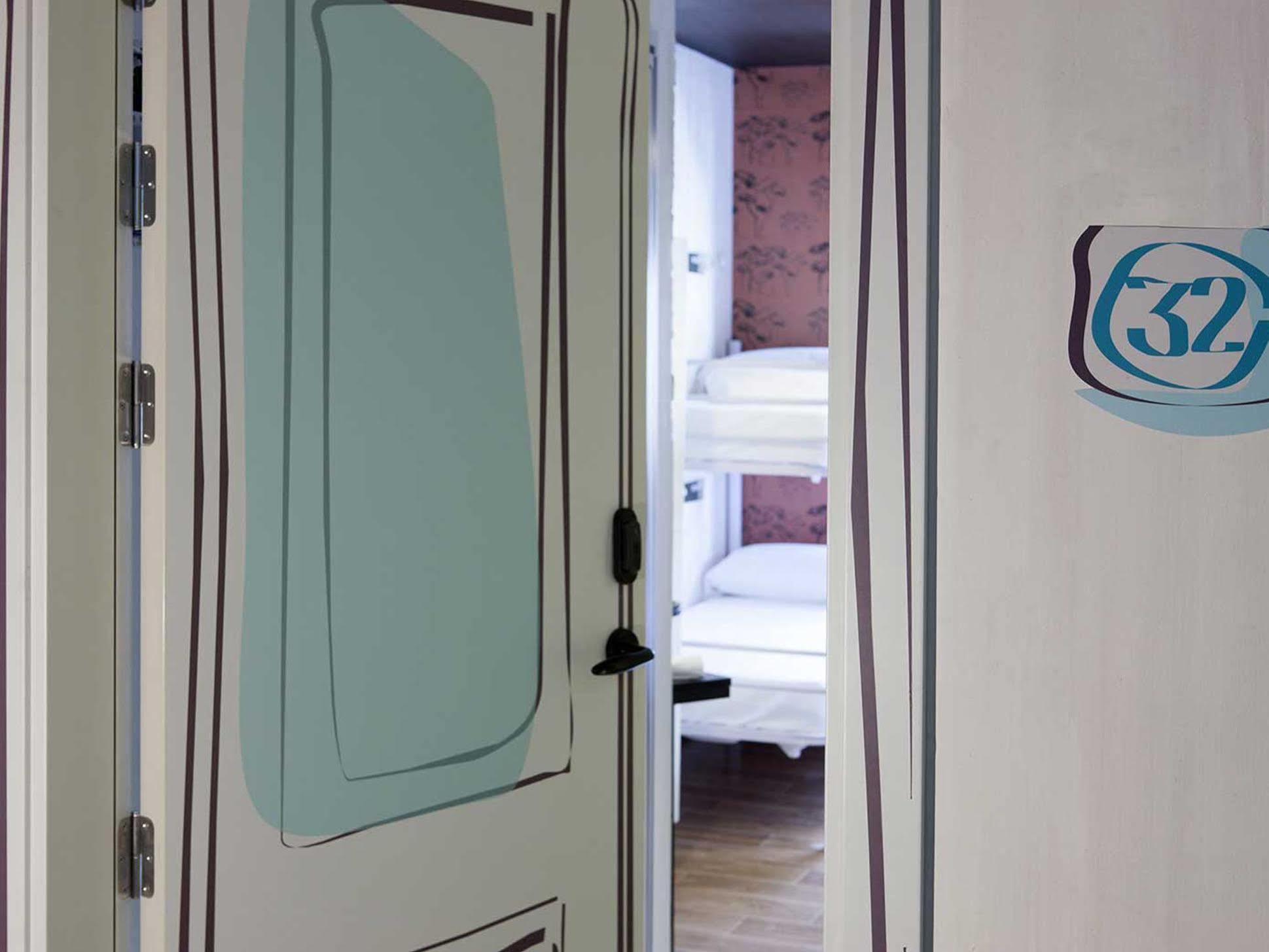 Room00 Ventura Hostal