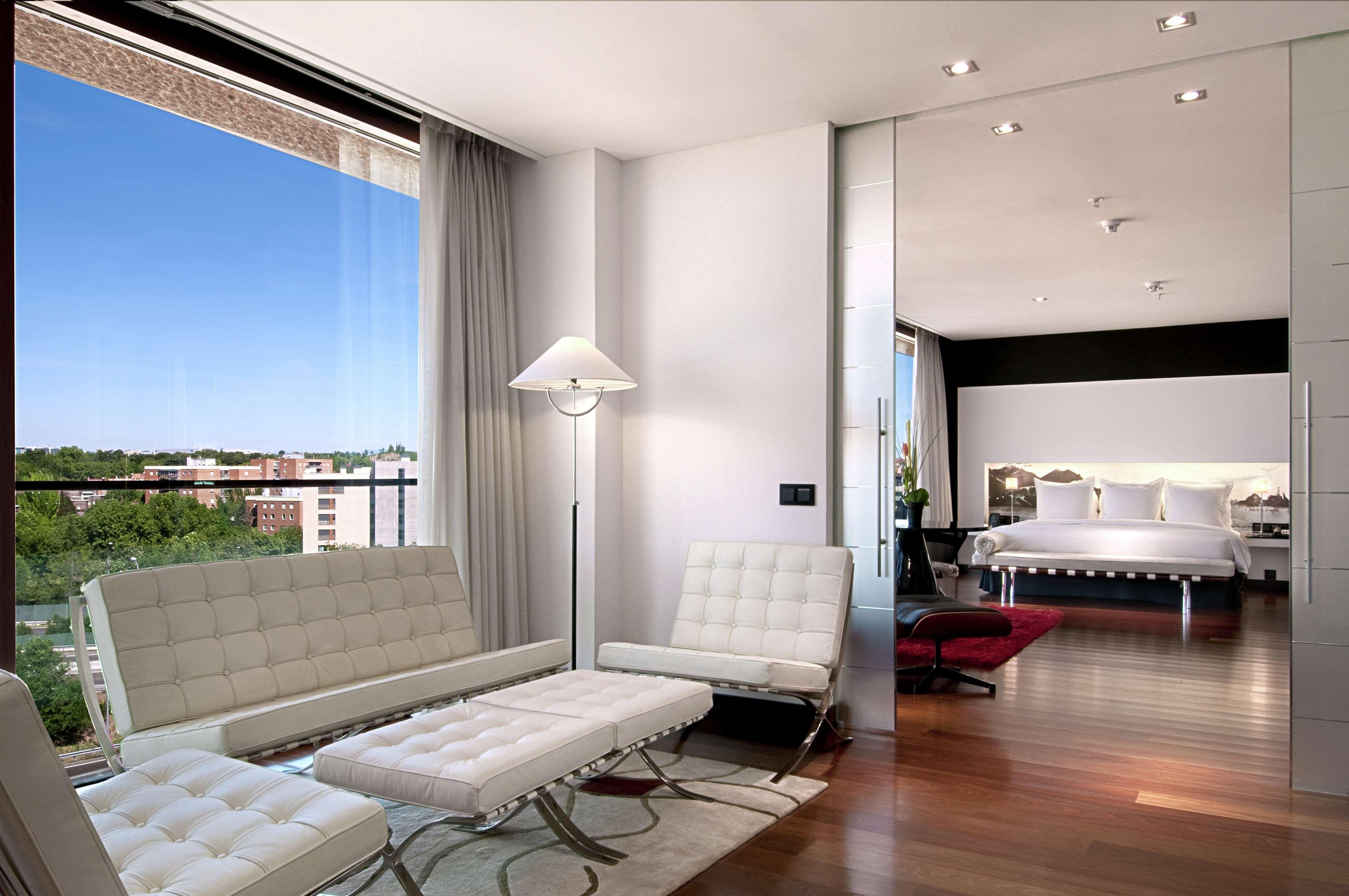 Hotel Hilton Airport 4*