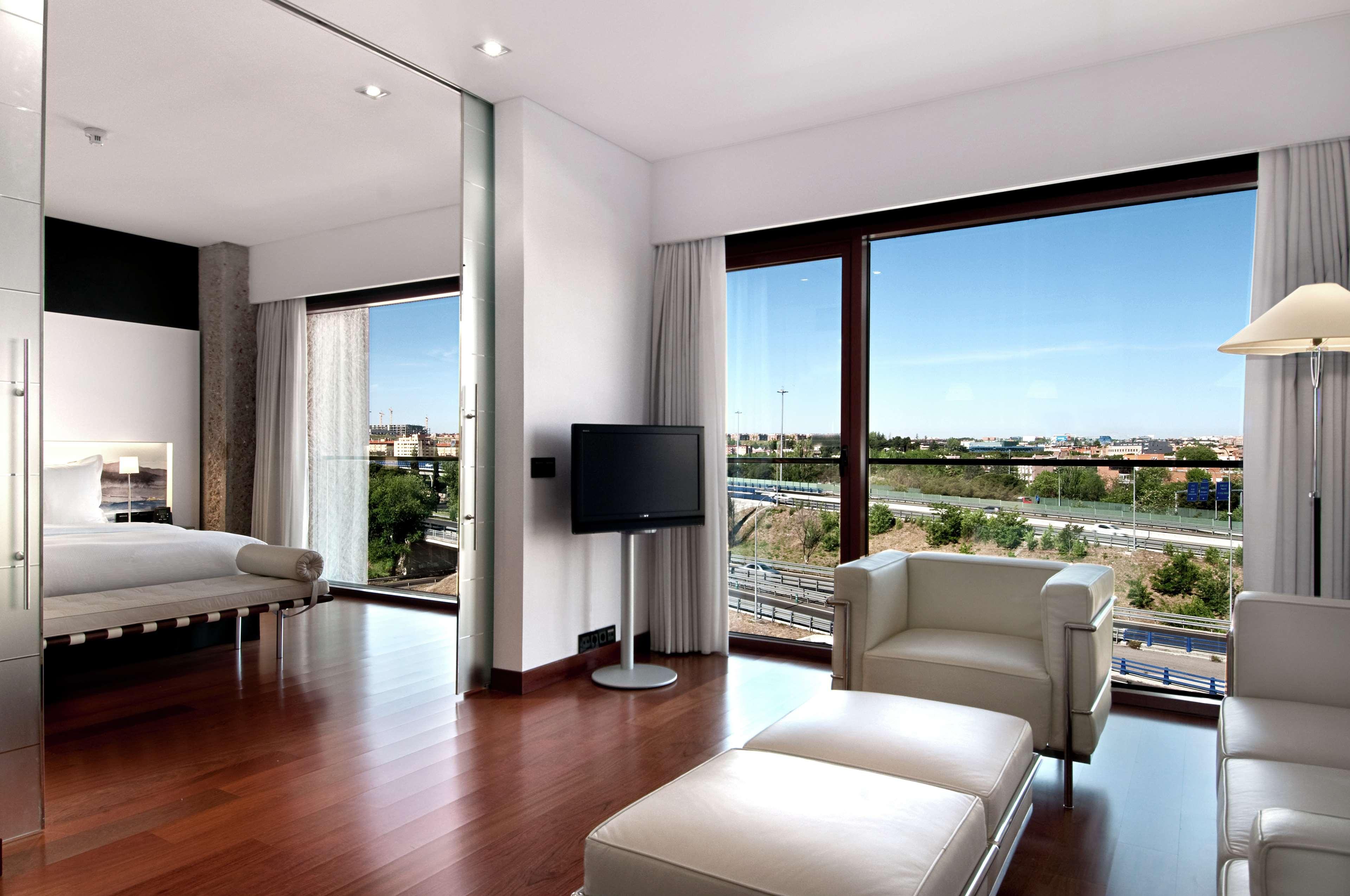Hilton Airport Hotel 4*