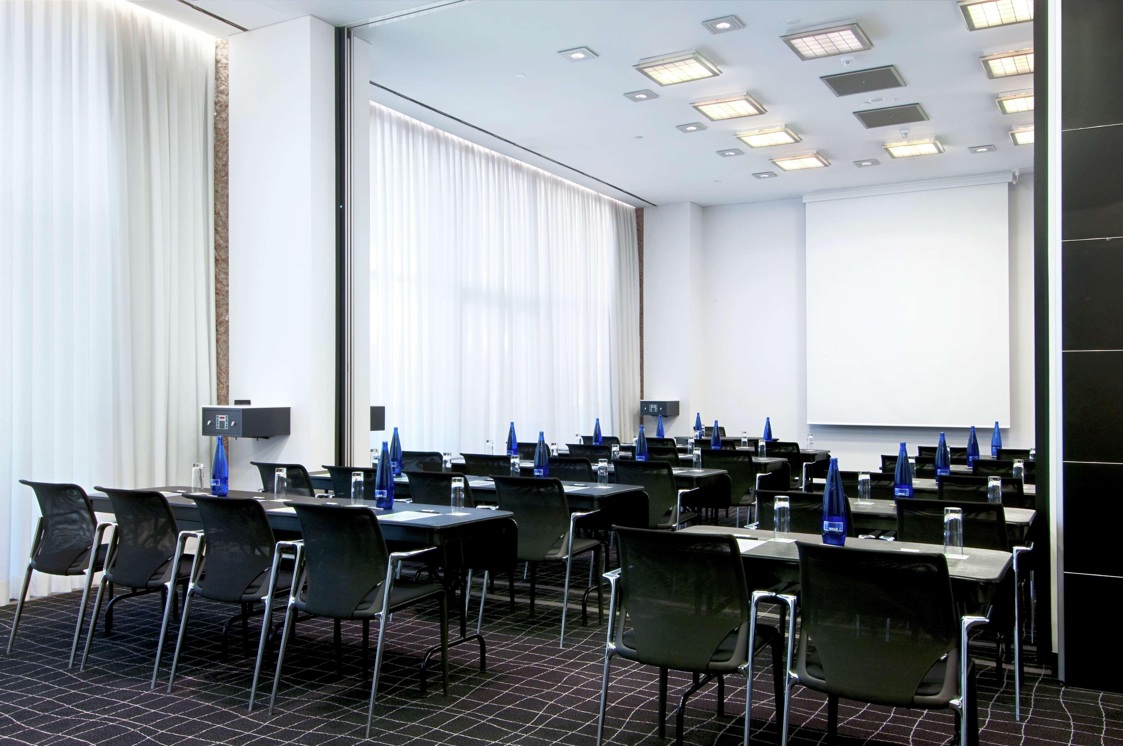 Hilton Airport 4*