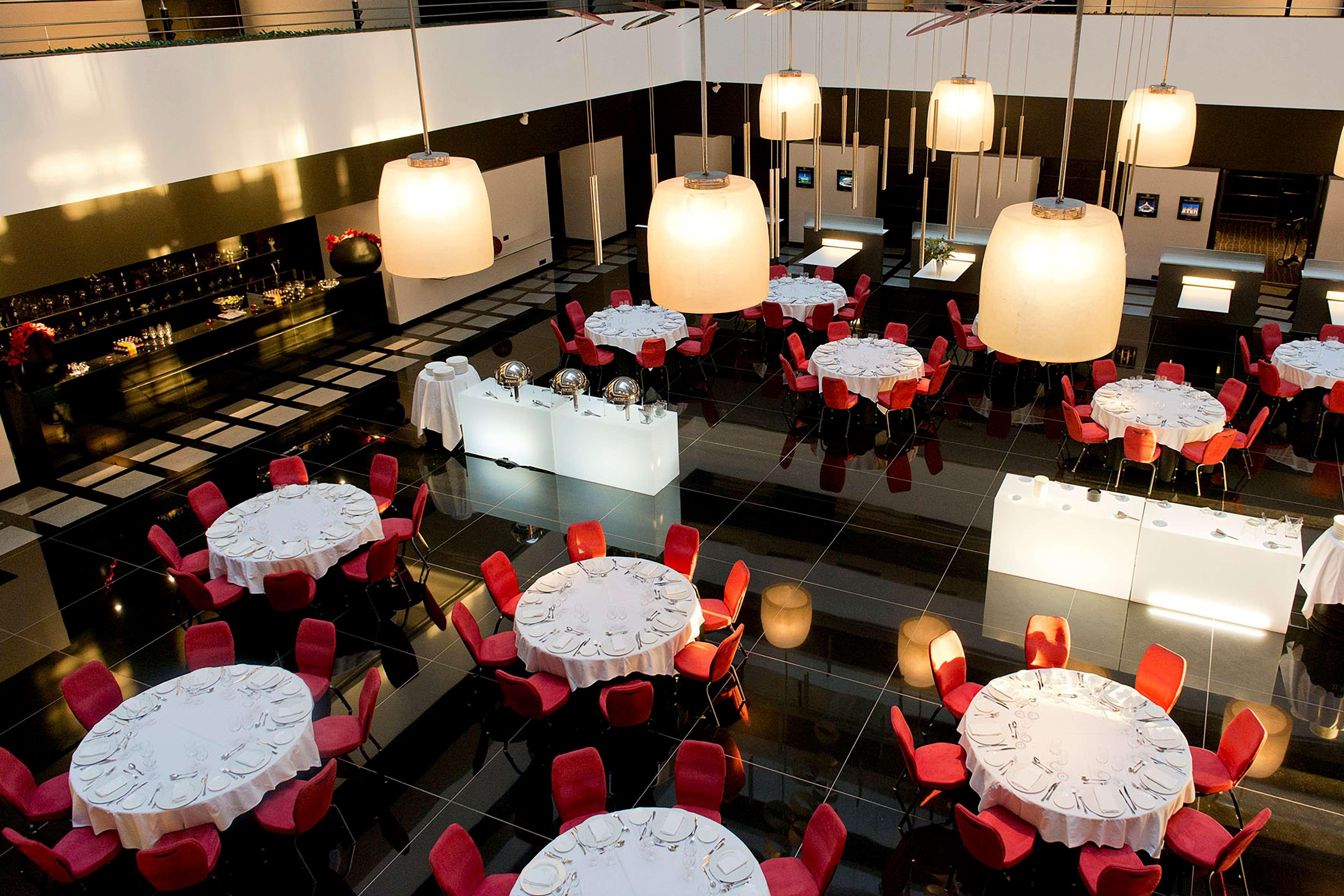 Hotel Hilton Airport 4*