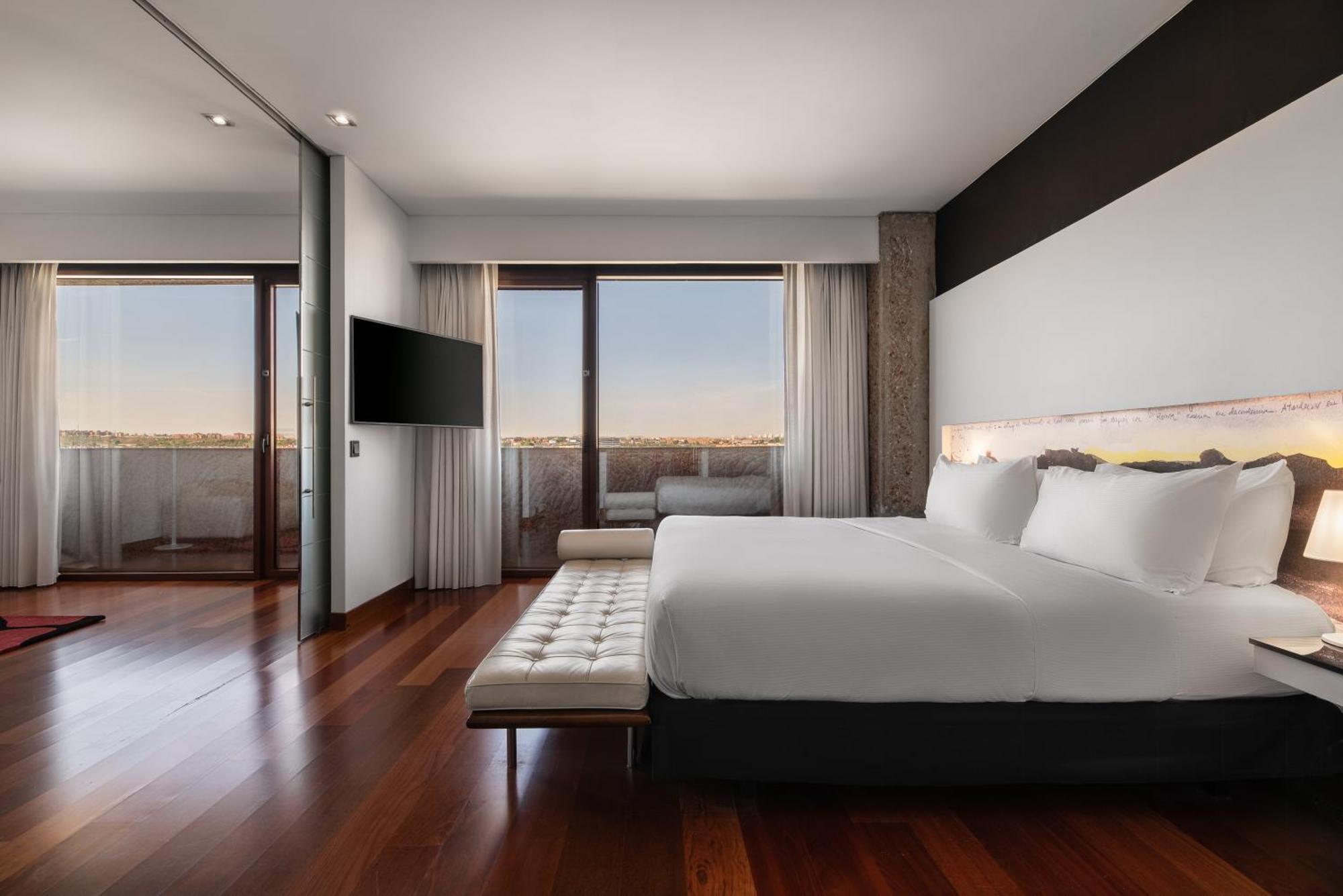 Hilton Airport Hotel 4*