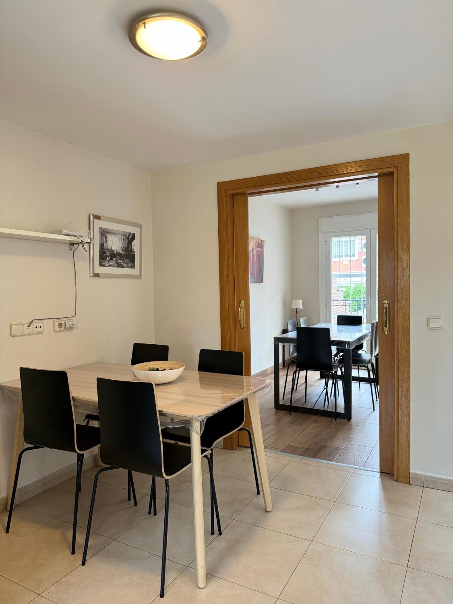 Ifema 5 4 Banos, Parking Free Holiday home *