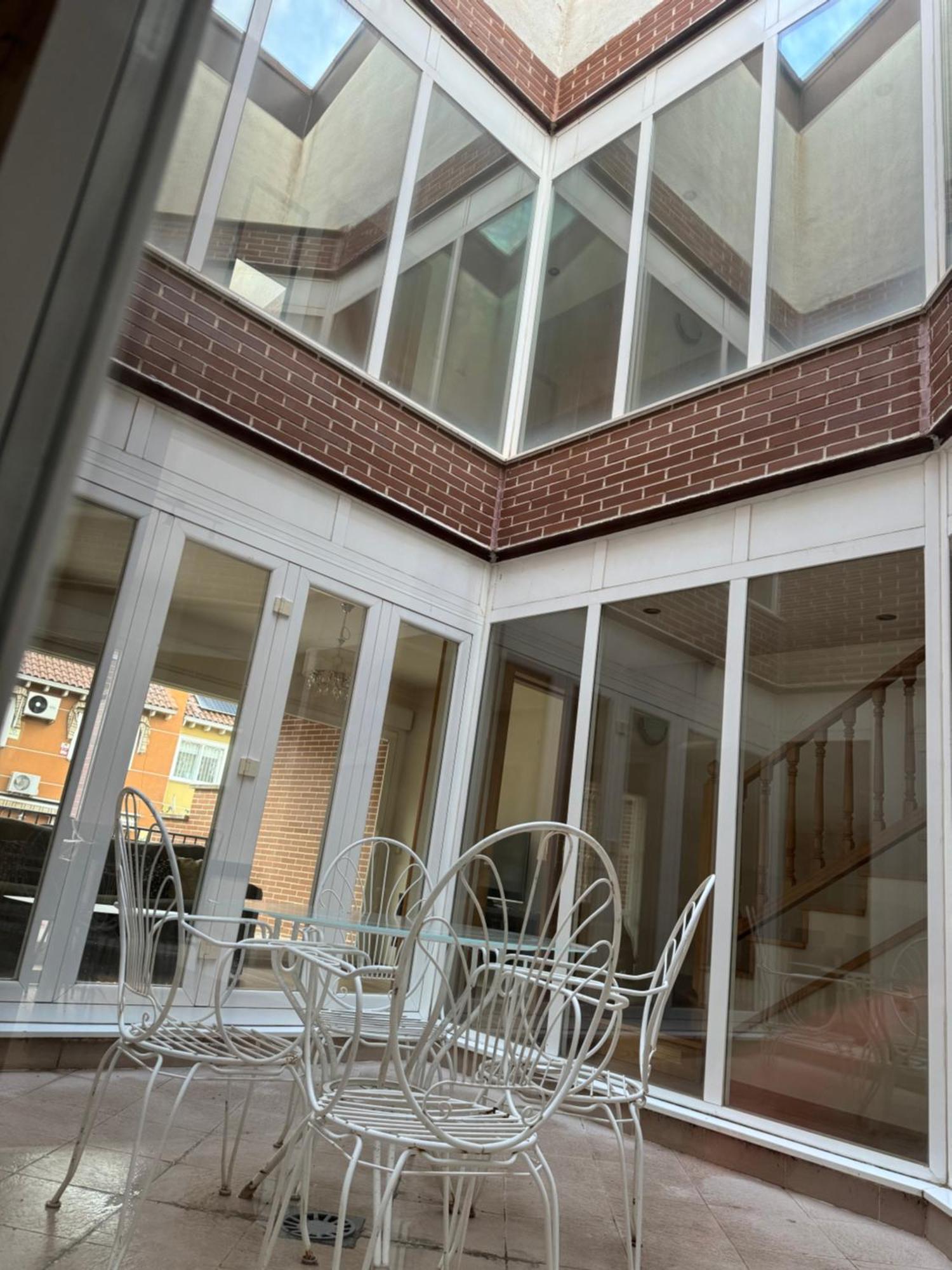 Ifema 5 4 Banos, Parking Free Holiday home