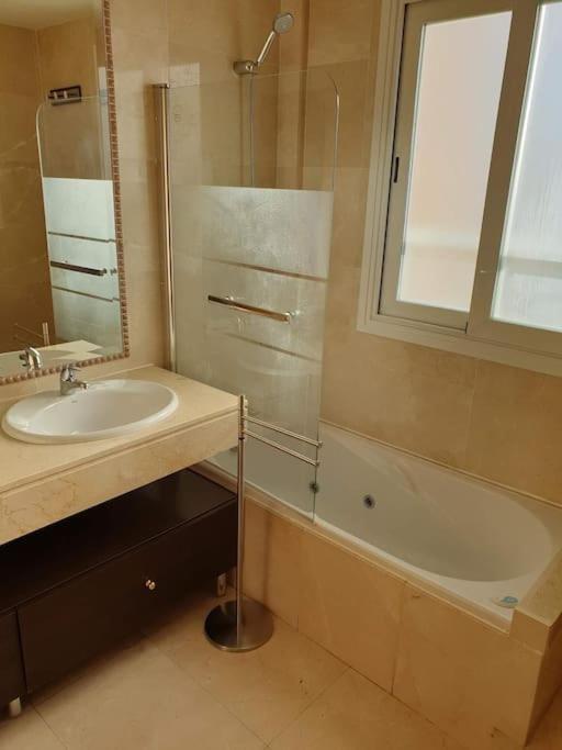Ifema 5 4 Banos, Parking Free Holiday home *