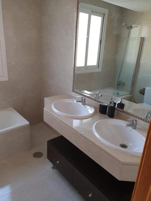 Holiday home Ifema 5 4 Banos, Parking Free Madrid