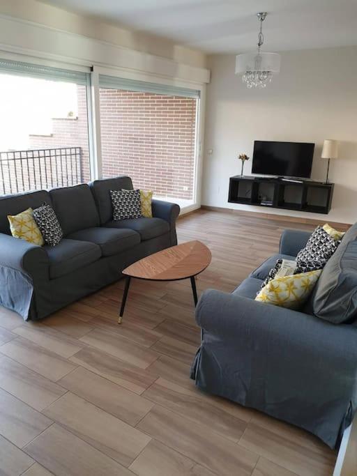 Ifema 5 4 Banos, Parking Free Holiday home
