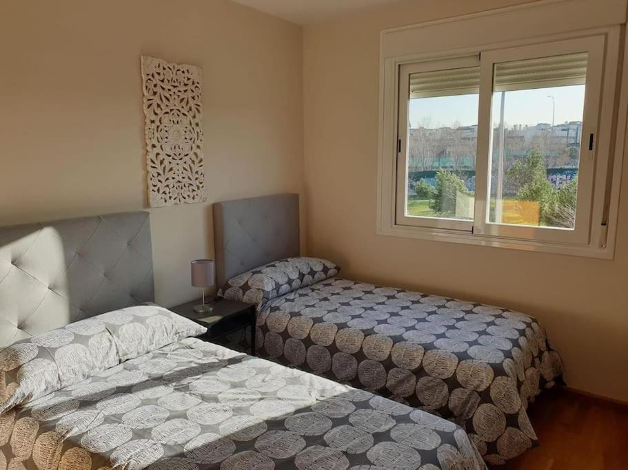 Ifema 5 4 Banos, Parking Free Holiday home Madrid
