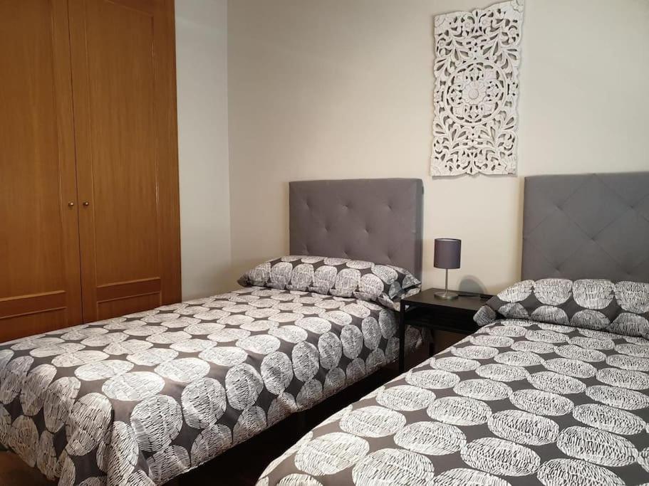Ifema 5 4 Banos, Parking Free Holiday home Madrid