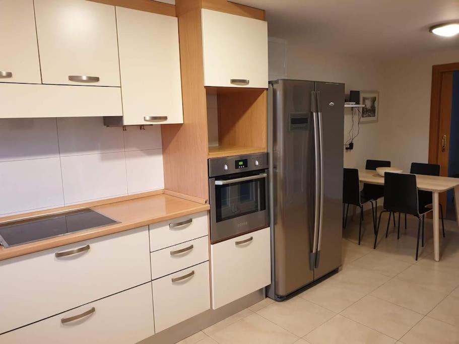 Ifema 5 4 Banos, Parking Free Holiday home *