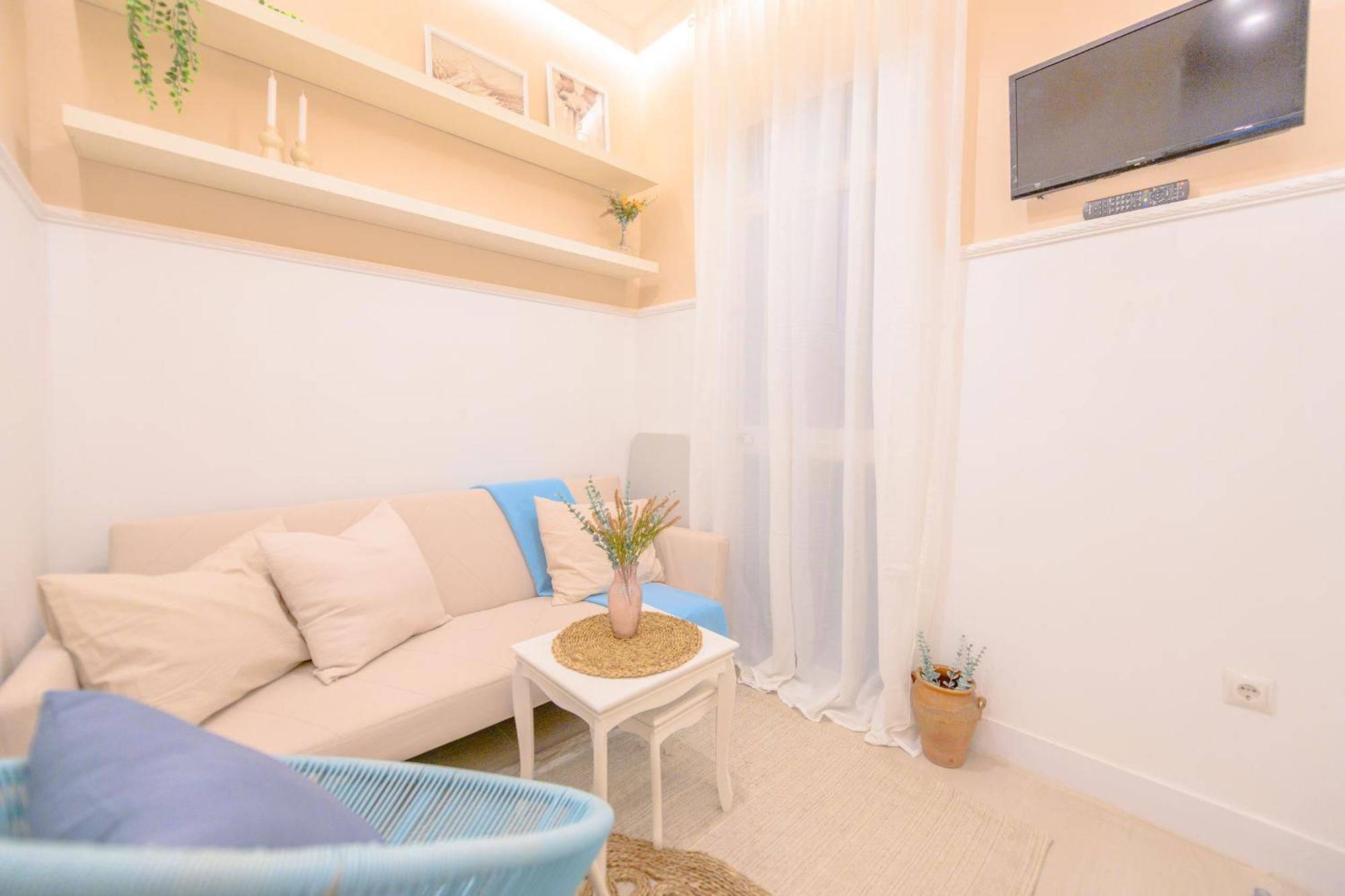Apartamento For Encantador Estudio Temporal Con Cama Doble Y Sofa Cama, Patio Compartido Ctg86