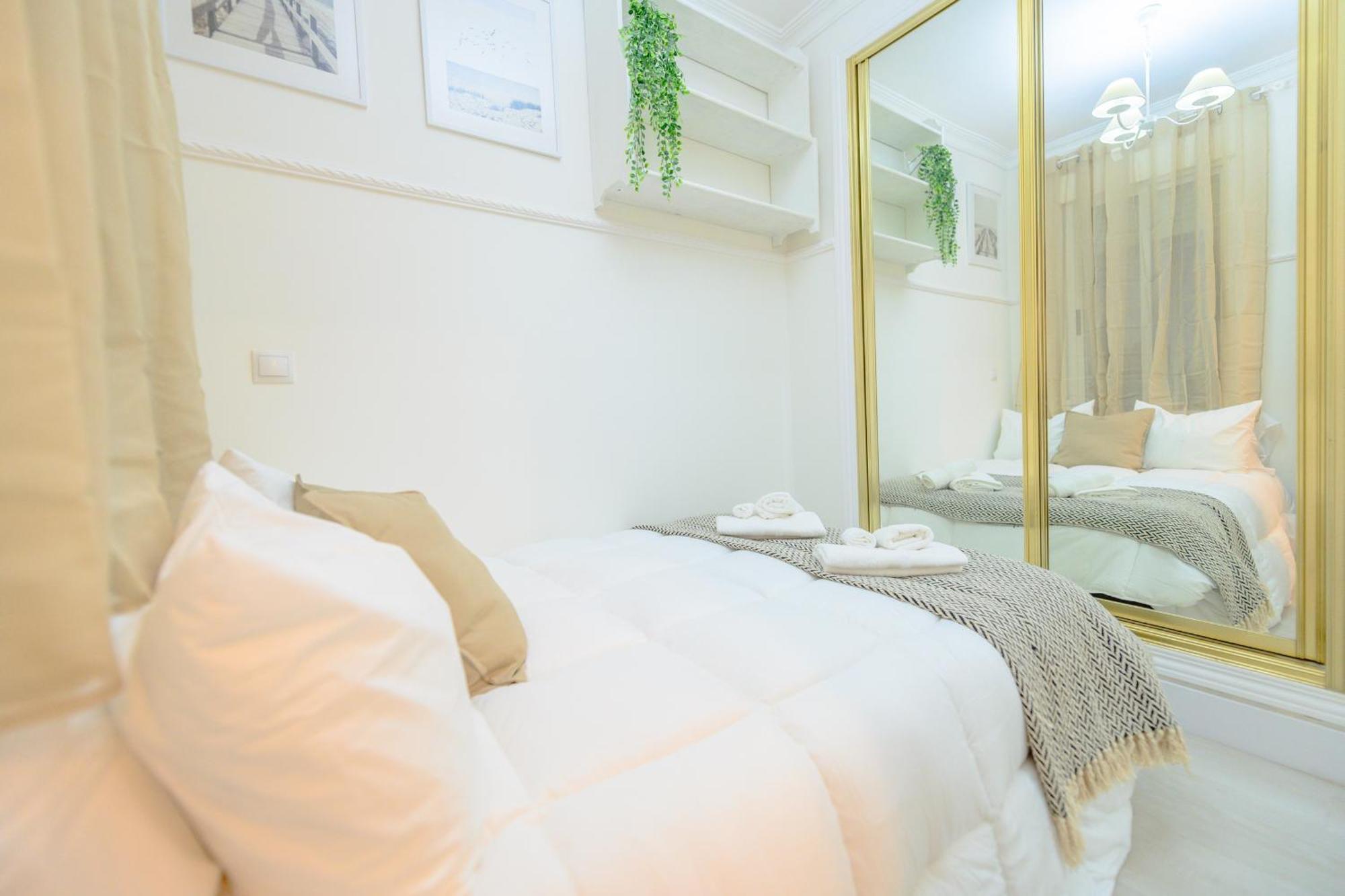 Apartamento For Encantador Estudio Temporal Con Cama Doble Y Sofa Cama, Patio Compartido Ctg86 Madrid