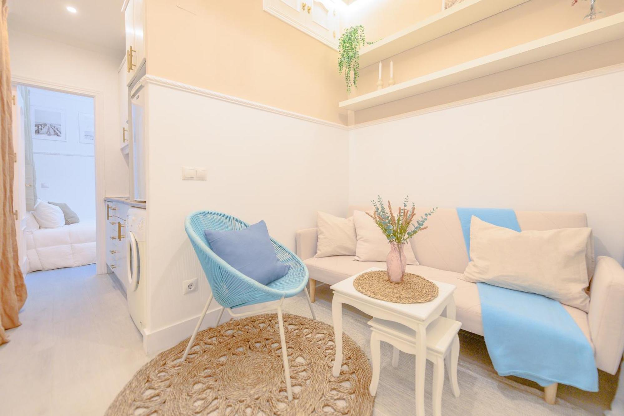 For Encantador Estudio Temporal Con Cama Doble Y Sofa Cama, Patio Compartido Ctg86 * Madrid