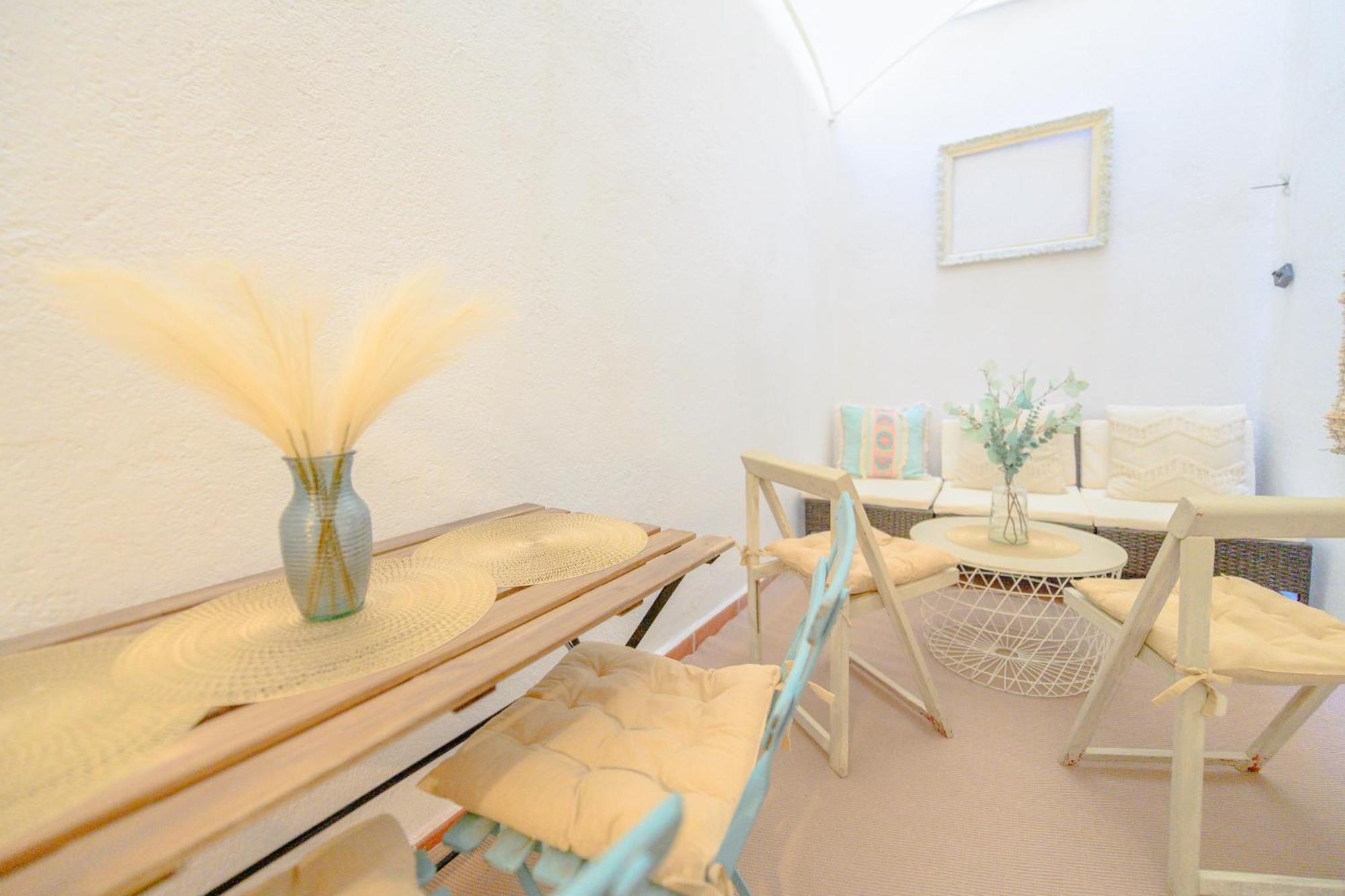 Apartamento For Encantador Estudio Temporal Con Cama Doble Y Sofa Cama, Patio Compartido Ctg86