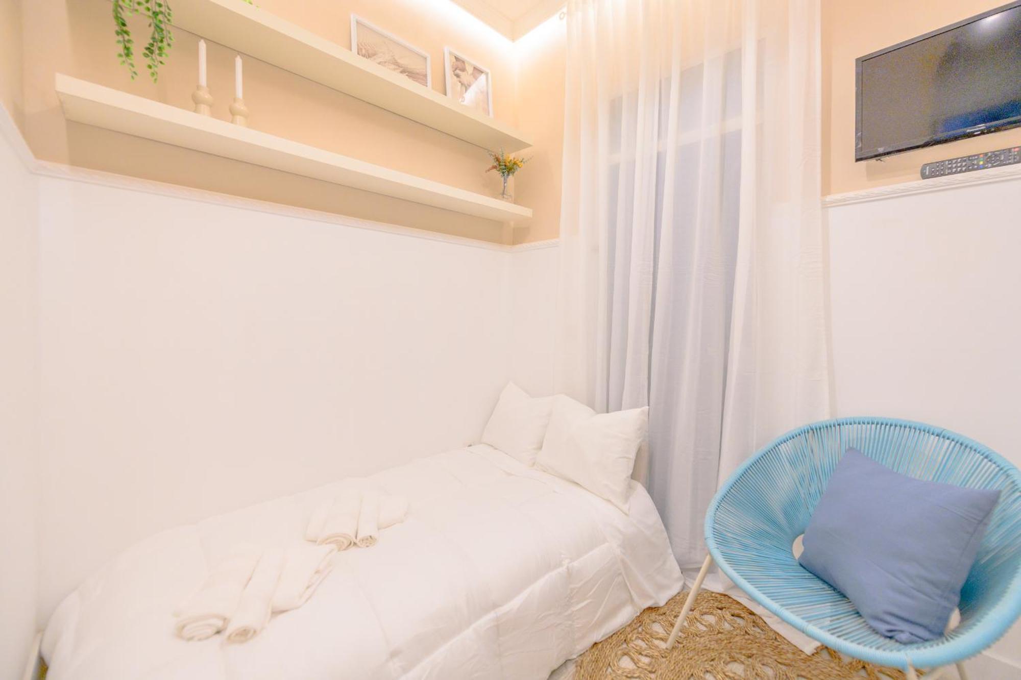Apartamento For Encantador Estudio Temporal Con Cama Doble Y Sofa Cama, Patio Compartido Ctg86 Madrid