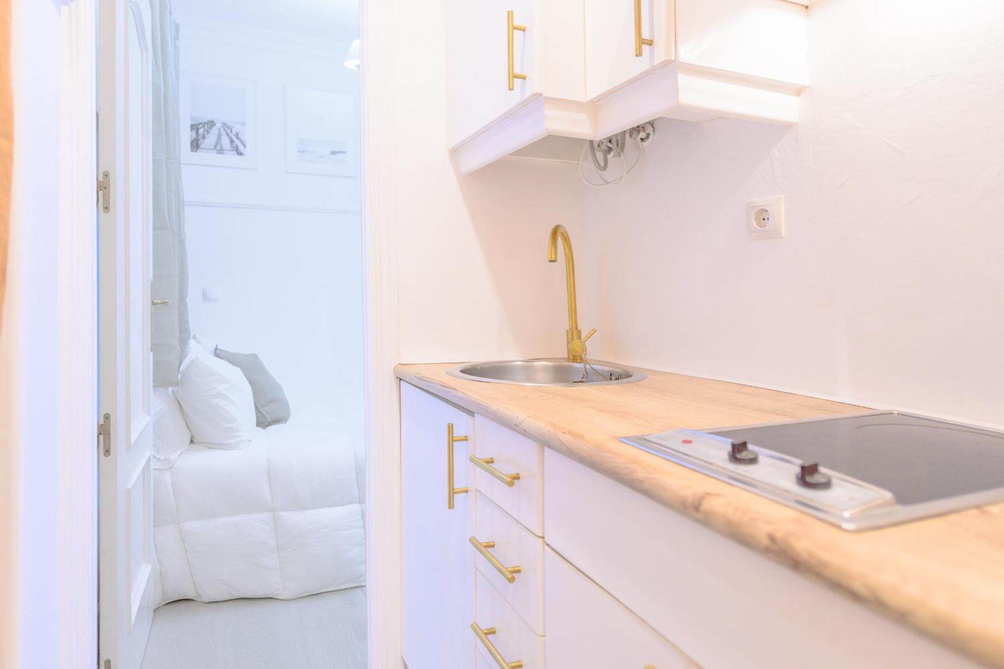 Apartamento For Encantador Estudio Temporal Con Cama Doble Y Sofa Cama, Patio Compartido Ctg86