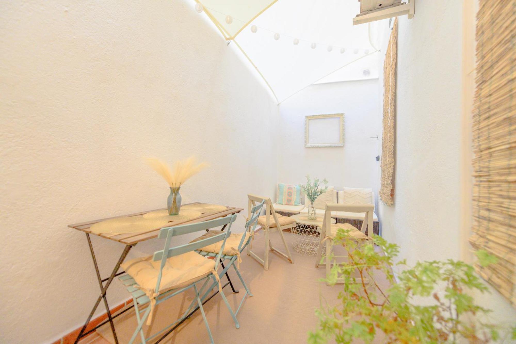 Apartamento For Encantador Estudio Temporal Con Cama Doble Y Sofa Cama, Patio Compartido Ctg86 *