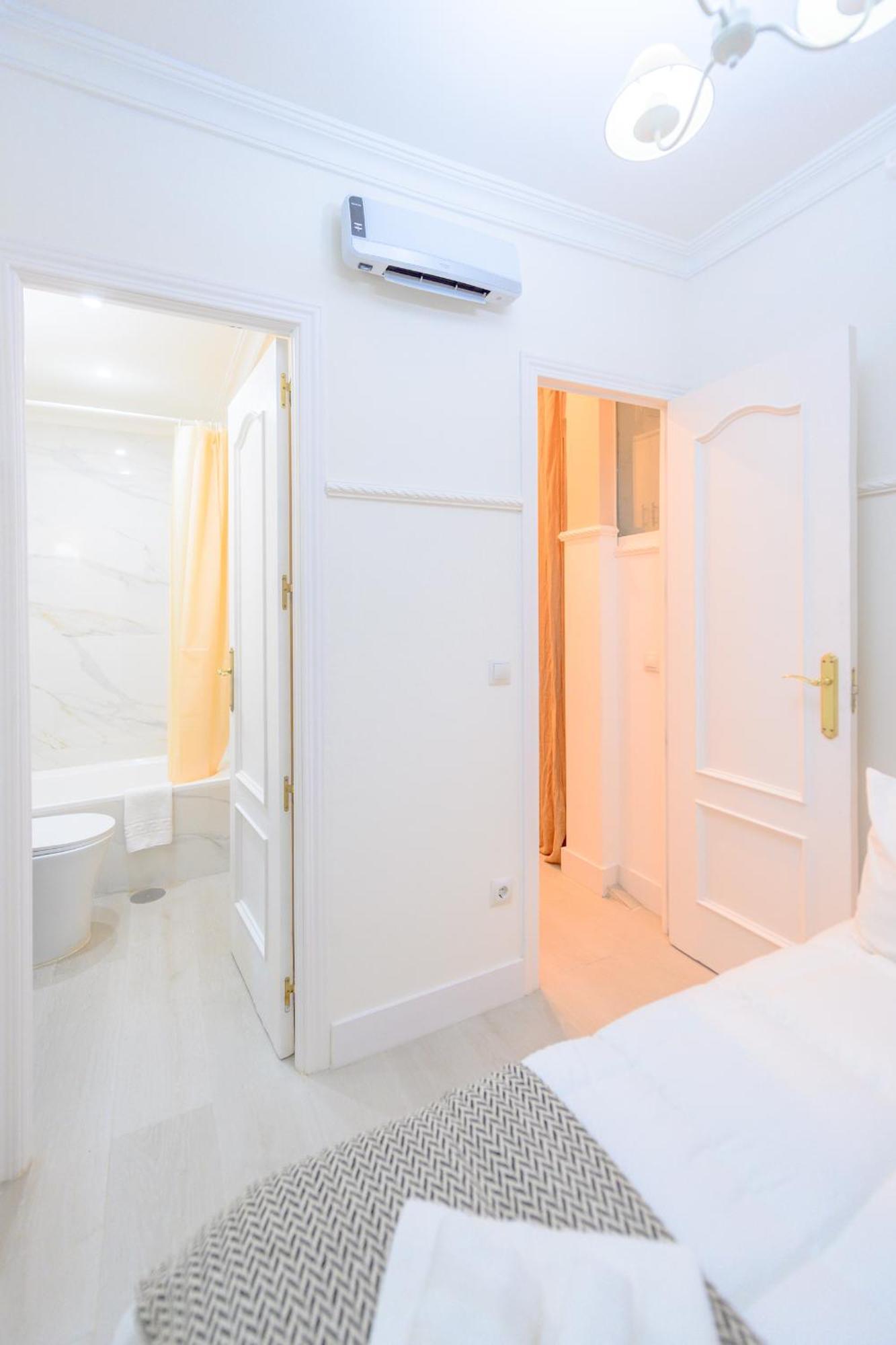 Apartamento For Encantador Estudio Temporal Con Cama Doble Y Sofa Cama, Patio Compartido Ctg86 *